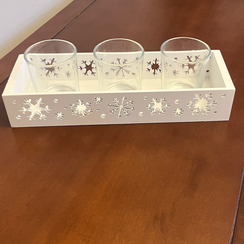 White Snowflake Wooden Candle Holder Set